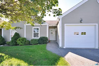 44 Elizabeth Circle #44, Newtown, CT 06482 - Photo 2