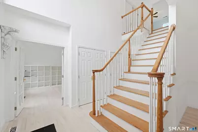 6 Ashley Court, Danbury, CT 06810 - Photo 2