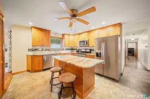 121 Bridgeview Pl, Stratford, CT 06614 - Photo 4