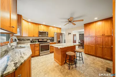 121 Bridgeview Place, Stratford, CT 06614 - Photo 8
