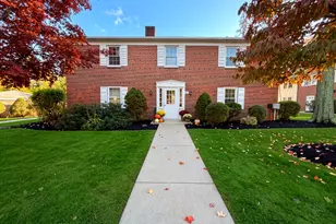 117 Shadow Ln, West Hartford, CT 06110 - Photo 2