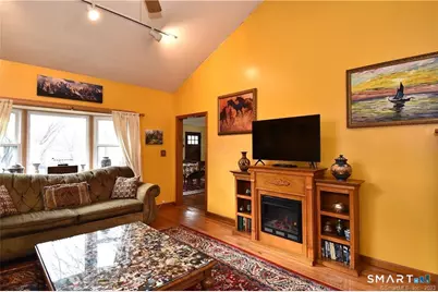 32 Barton Circle, North Haven, CT 06473 - Photo 10