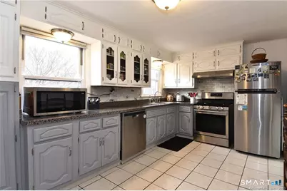 32 Barton Circle, North Haven, CT 06473 - Photo 2