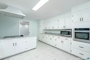 8 Lincoln Ave, West Hartford, CT 06117 - Photo 16