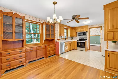 27 Queen Street, Enfield, CT 06082 - Photo 10