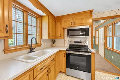 27 Queen Street, Enfield, CT 06082 - Photo 6