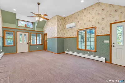 27 Queen Street, Enfield, CT 06082 - Photo 14