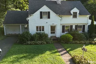 51 Millbrook Rd, North Haven, CT 06473 - Photo 2