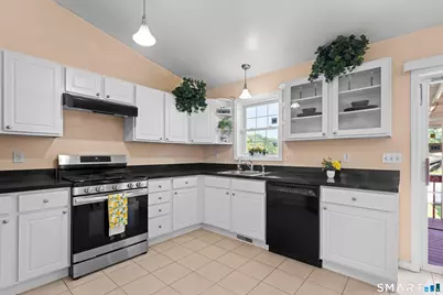 162 Hillcrest Avenue, Waterbury, CT 06705 - Photo 10