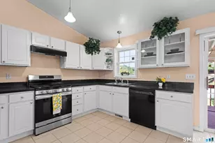 162 Hillcrest Ave, Waterbury, CT 06705 - Photo 10