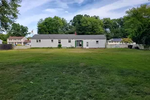 8 Rosanne St, Enfield, CT 06082 - Photo 2