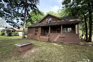 880 S Quaker Ln, West Hartford, CT 06110 - Photo 2