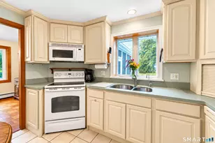 6 Reynolds Dr, Wallingford, CT 06492 - Photo 8