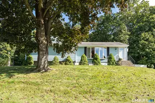 9 Robin Dr, East Haven, CT 06513 - Photo 2