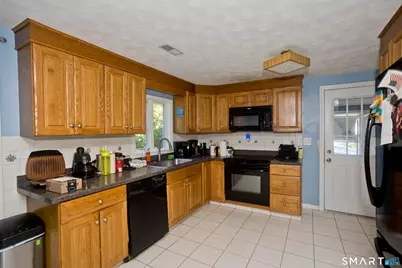 32 Indian Run, Enfield, CT 06082 - Photo 4
