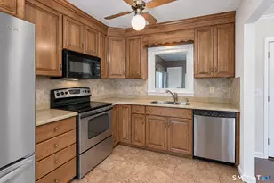 3 Carolyn Ave, Danbury, CT 06811 - Photo 4