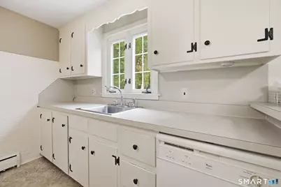 3 Arrow Street, Enfield, CT 06082 - Photo 8