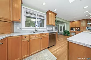 145 Dinatali Dr, Waterbury, CT 06705 - Photo 10