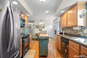 61 South St, Windsor Locks, CT 06096 - Photo 12