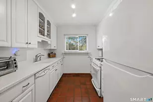30 Stonegate Cir, Branford, CT 06405 - Photo 6