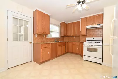26 Elm Tree Place, Stamford, CT 06906 - Photo 4