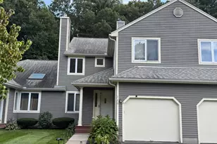 226 Castlewood Dr, Bloomfield, CT 06002 - Photo 1