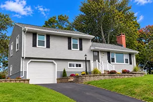 19 Winthrop Blvd, Cromwell, CT 06416 - Photo 2