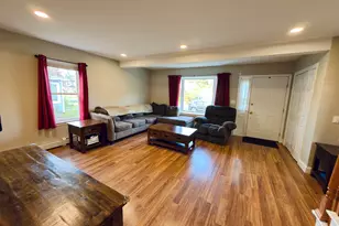 70 Broad Pl, Bristol, CT 06010 - Photo 4