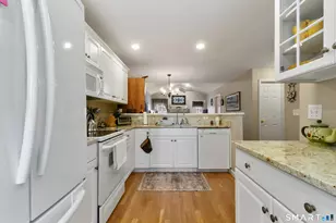 177 Julia Ct, Newtown, CT 06482 - Photo 6