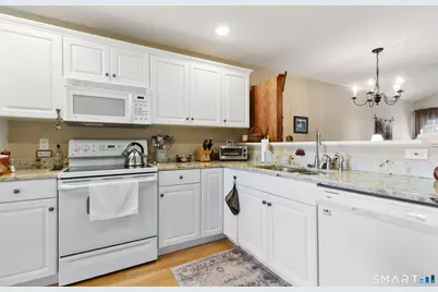 177 Julia Court #177, Newtown, CT 06482 - Photo 4