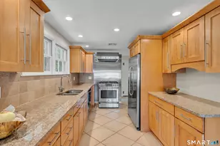 1085 Dunbar Hill Rd, Hamden, CT 06514 - Photo 10