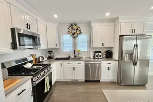 39 Edgefield Ave, Milford, CT 06460 - Photo 6