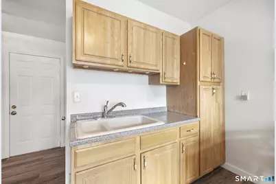 32 Jubilee Street, New Britain, CT 06051 - Photo 4