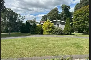 25 Oakridge Rd, Trumbull, CT 06611 - Photo 2