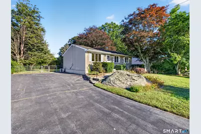 33 Cindy Lane, Groton, CT 06355 - Photo 2