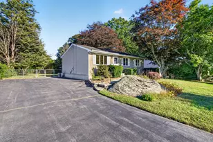 33 Cindy Ln, Groton, CT 06355 - Photo 2
