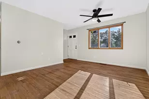 33 Cindy Ln, Groton, CT 06355 - Photo 4