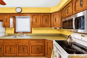 17 Greenbriar Cir, Fairfield, CT 06824 - Photo 8