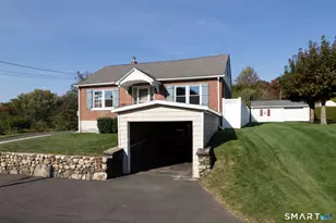 27 Kodak St, Waterbury, CT 06704 - Photo 2
