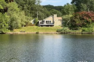35 Greenwood Dr, Trumbull, CT 06611 - Photo 2
