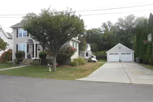 13 Burritt Pl, Naugatuck, CT 06770 - Photo 4