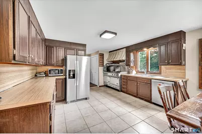 110 Goodspeed Avenue, Meriden, CT 06451 - Photo 6