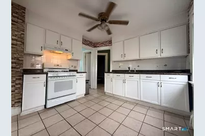 1031 Lindley Street, Bridgeport, CT 06606 - Photo 10