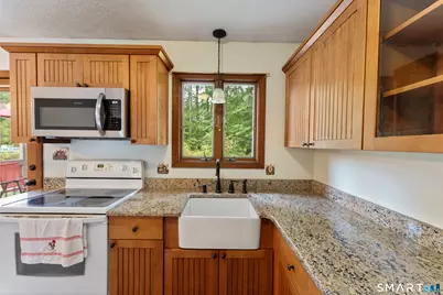 31 Saint Peters Court, Putnam, CT 06260 - Photo 6