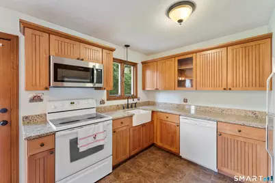 31 Saint Peters Court, Putnam, CT 06260 - Photo 4
