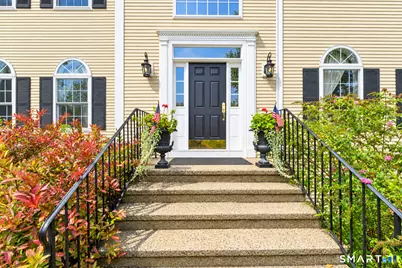 15 Wedgewood Court, Newtown, CT 06470 - Photo 2