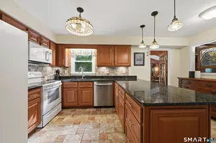 27 Danvers Rd, New Milford, CT 06776 - Photo 4