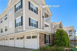 632 Brookside Ct, Newtown, CT 06470 - Photo 2