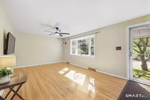 44 Juniper Dr, Windsor Locks, CT 06096 - Photo 4