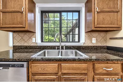 134 Foxwood Close #134, Milford, CT 06461 - Photo 10